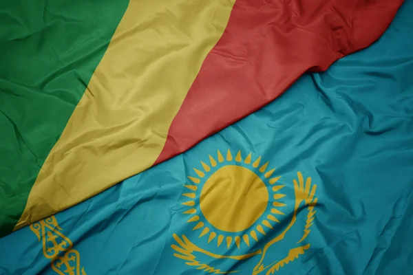 Kazakistan Renkli Bayrağını Kongo Cumhuriyeti Nin Ulusal Bayrağını Sallıyordu Makro — Stok fotoğraf