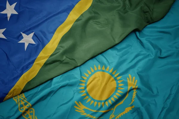 Махаючи Різнокольоровим Прапором Казахстану Національним Прапором Макрос — стокове фото