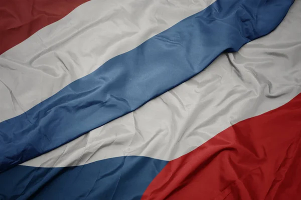 Махаючи Барвистим Прапором Чехії Національним Прапором Люксембургу Макрос — стокове фото