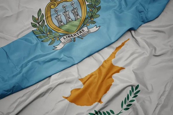 Színes Ciánzászlót Lobogtatva San Marino Nemzeti Zászlaját Lobogtatva Makroszintű — Stock Fotó