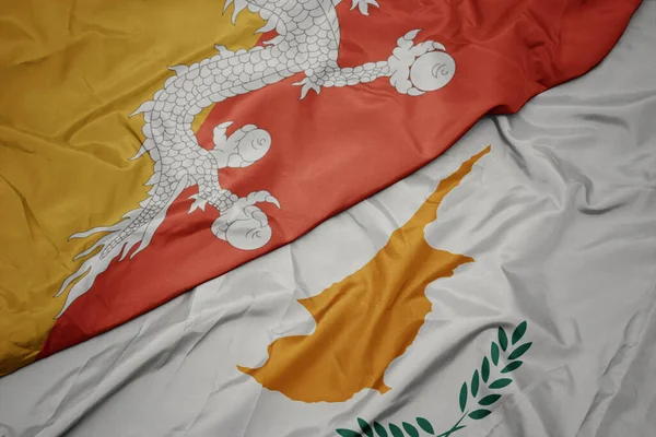 Mávající Barevnou Vlajkou Cypru Národní Vlajkou Bhútánu Makro — Stock fotografie