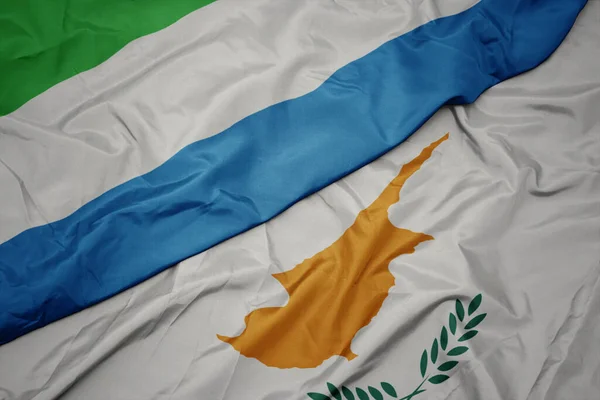 Színes Ciánzászlót Lobogtatva Sierra Leoné Nemzeti Zászlaját Lobogtatva Makroszintű — Stock Fotó