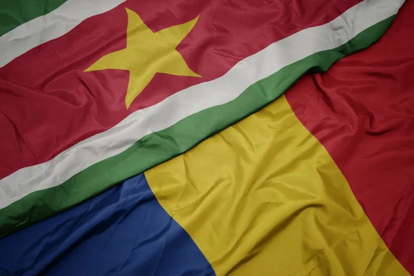 Romanya Nın Renkli Bayrağı Surinam Ulusal Bayrağı Sallanıyor Makro — Stok fotoğraf