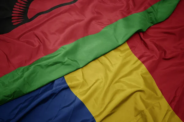 Színes Romániai Zászló Lobogtatása Malawi Nemzeti Zászló Lobogtatása Makroszintű — Stock Fotó