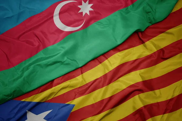 カタルーニアのカラフルな旗とアゼルバイジャンの国旗を振っています マクロ — ストック写真