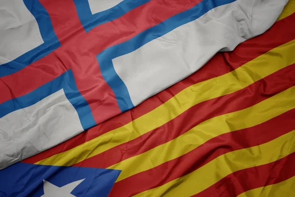 Ondeando Colorida Bandera Catalonia Bandera Nacional Las Islas Feroe Macro —  Fotos de Stock