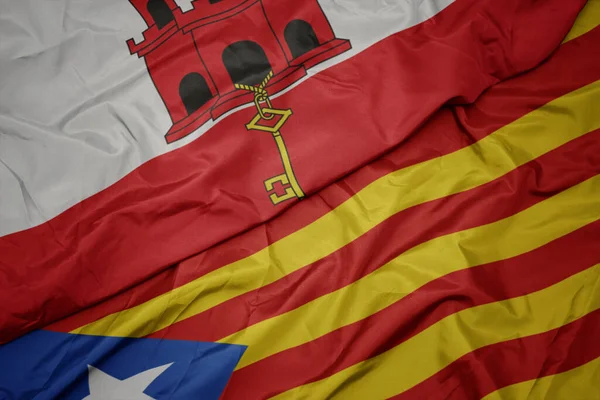 Katalonya Bayrağı Cebelitarık Bayrağı Sallıyordu Makro — Stok fotoğraf