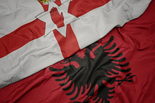 Albánia Színes Zászlaját Lobogtatva Észak Írország Nemzeti Zászlaját Lobogtatva Makroszintű — Stock Fotó