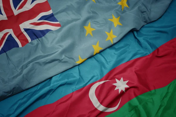 アゼルバイジャンのカラフルな旗とツバルの国旗を振っています マクロ — ストック写真