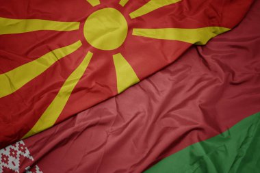 Beyaz Rusya bayrağı ve ulusal macedonia bayrağı sallıyordu. makro