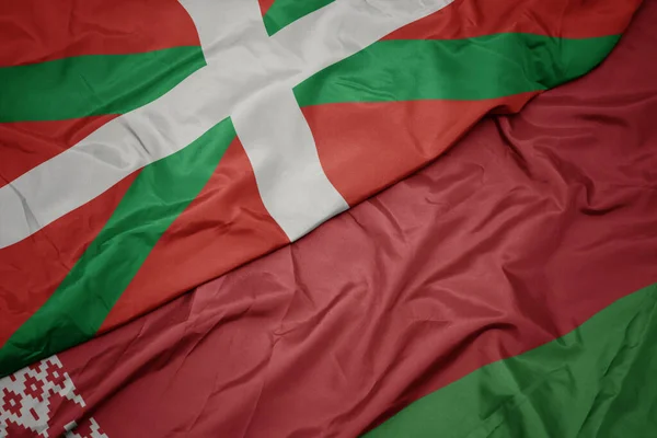 Beyaz Rusya Bayrağı Bask Ülkesinin Ulusal Bayrağını Sallıyordu Makro — Stok fotoğraf