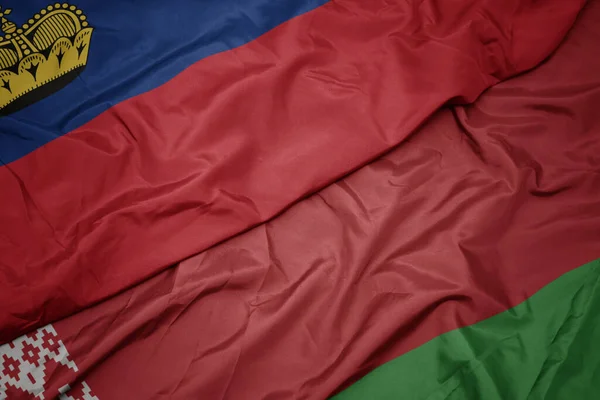 Machając Barwną Flagą Belaru Narodową Flagą Liechtensteinu Makro — Zdjęcie stockowe