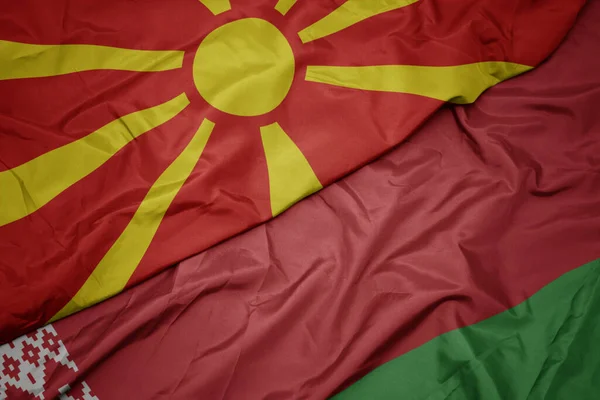 Махаючи Барвистим Прапором Білорусі Національним Прапором Македонії Макрос — стокове фото