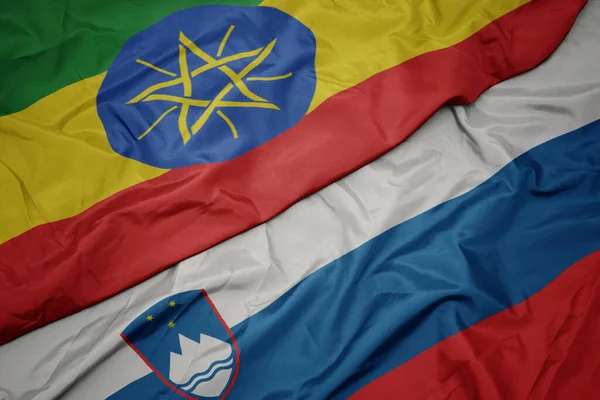 Mávající Barevnou Vlajkou Slovinska Národní Vlajkou Etiopie Makro — Stock fotografie