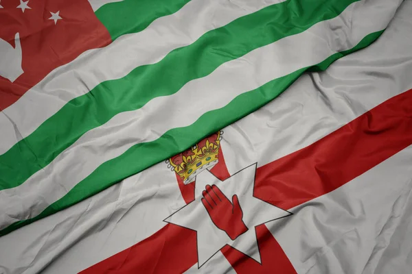 Kuzey Rlanda Nın Renkli Bayrağını Abhazya Nın Ulusal Bayrağını Sallıyordu — Stok fotoğraf