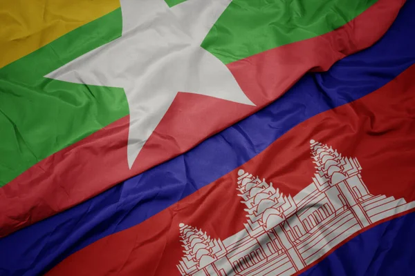 挥动着五颜六色的寒武纪国旗和缅甸国旗 — 图库照片