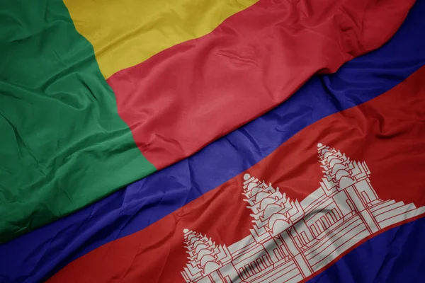 Размахивая Красочным Флагом Камбоджи Национальным Флагом Бенина Macro — стоковое фото