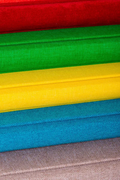 Vícebarevný textilní pouzdro. Fotoalba na bílém pozadí. — Stock fotografie