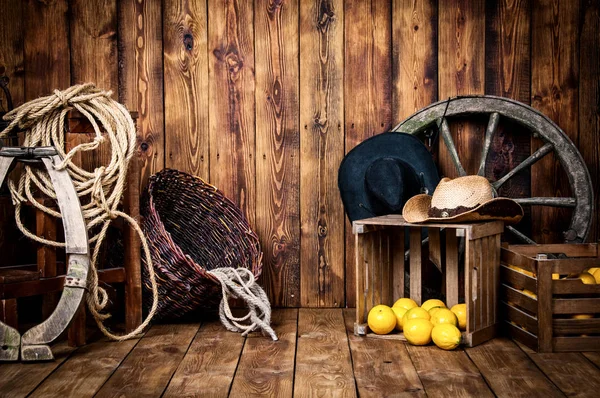 Ainda em estilo cowboy em placas de madeira . — Fotografia de Stock