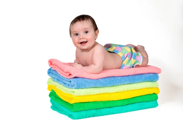 Newborn baby lying on a stack of towels — Stock Photo, Image