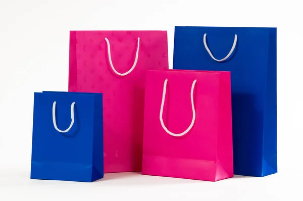 Vícebarevné papírové nákupní taškou izolovaných na bílém — Stock fotografie