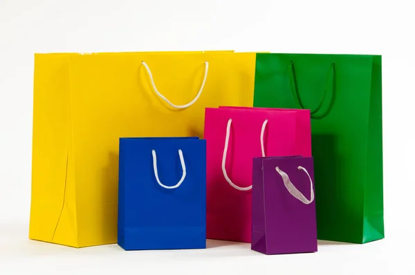 Bolsa de compras de papel multicolor aislada en blanco —  Fotos de Stock