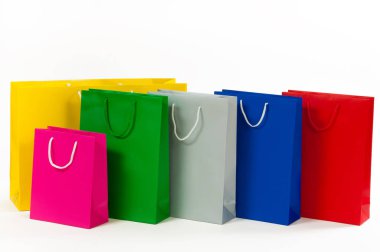 Çok renkli kağıt alışveriş beyaz izole çantası