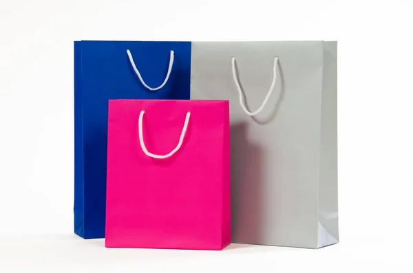 Bolsa de compras de papel multicolor aislada en blanco —  Fotos de Stock