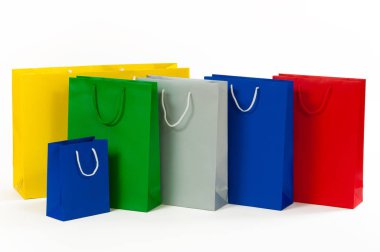 Çok renkli kağıt alışveriş beyaz izole çantası