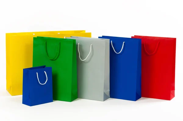 Πολύχρωμο χαρτί τσάντα για ψώνια απομονωθεί σε λευκό — Φωτογραφία Αρχείου