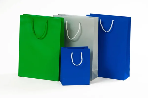 Bolsa de compras de papel multicolor aislada en blanco —  Fotos de Stock