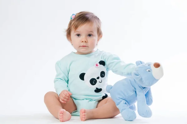 Portrait of a smiling child with a toy bear, isolated on a white background — Stock Photo, Image