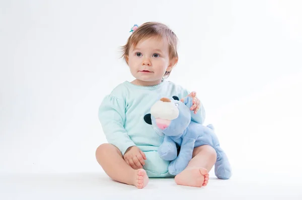 Portrait of a smiling child with a toy bear, isolated on a white background — Stock Photo, Image