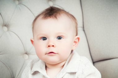 mutlu neşeli güzel bir çocuk portresi
