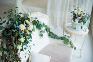 Floristics. Çocuk ayakkabı ve babys cenin ultrason ile güzel bir buket çiçek.