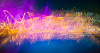 koyu arka plan üzerinde modern soyut Hareketli banner.