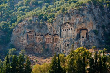 Antik Caunos kentinin ünlü Lycian Mezarları, Dalyan, Türkiye