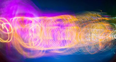 koyu arka plan üzerinde modern soyut Hareketli banner.