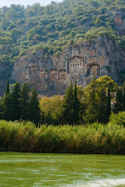 Знаменитые ликийские гробницы древнего города Каунос, Далянь, Турция — стоковое фото