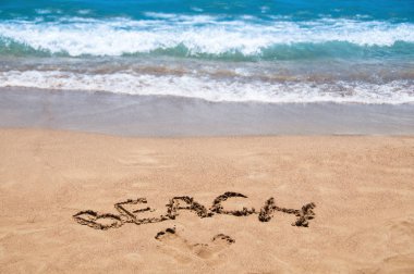 Yazıt sahilde kum. Beach sezon. Denizin üzerinde dinlenmek