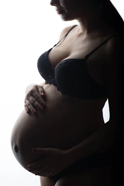 Силуэт беременной женщины на белом фоне — стоковое фото