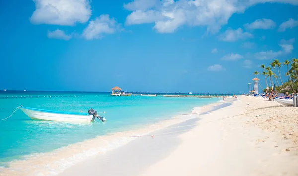 Costa do Mar do Caribe. Viajar pelos mundos paraísos . — Fotografia de Stock