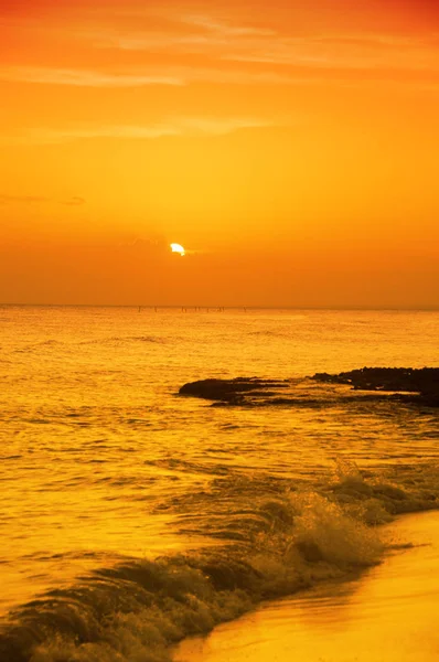 Sunset on the coast of the Caribbean Sea. Dominican sunset. — Stock Photo, Image