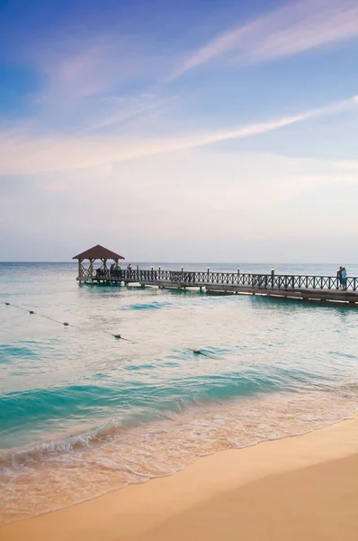 Paradis exotique. Le concept de voyage, de tourisme et de vacances. Une station tropicale dans les Caraïbes . — Photo