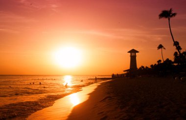 günbatımı denize. ön iskelede. Panorama