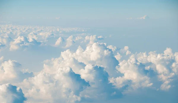 Nubes en el cielo azul, vista superior —  Fotos de Stock