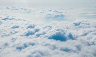 Üstten Görünüm mavi gökyüzünde bulutlar