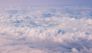 Üstten Görünüm mavi gökyüzünde bulutlar