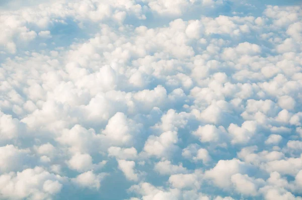 Nubes en el cielo azul, vista superior —  Fotos de Stock