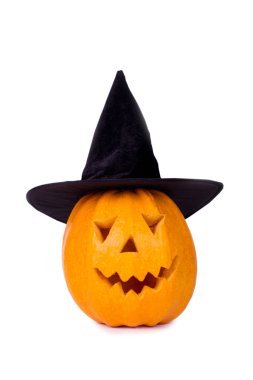 Cadılar Bayramı Balkabağı, beyaz arka plan üzerinde izole şapkalı komik surat